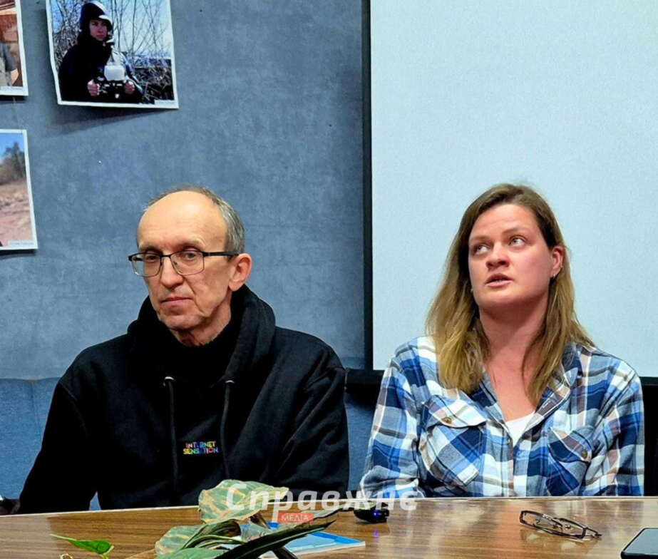 Олександр Верьовкін, ветеран, колишній редактор газети Запорозька Січ, та Анастасія Потапенко, журналістка Суспільне