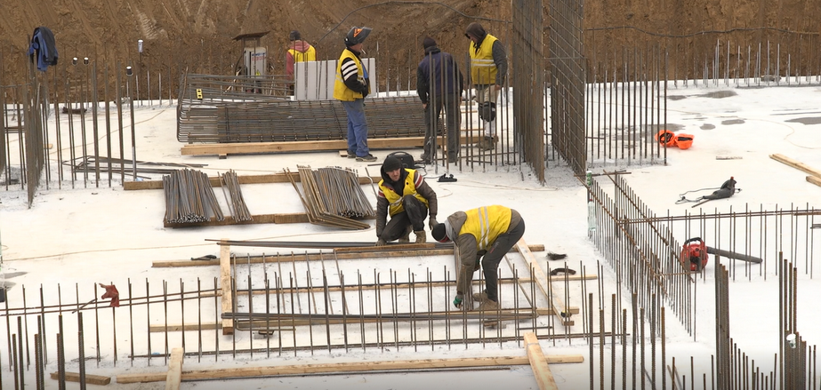 Будівництво школи. Архів