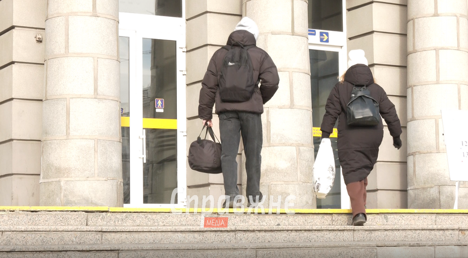 Як пасажири залізниці дістаються Запоріжжя – репортаж з Дніпра