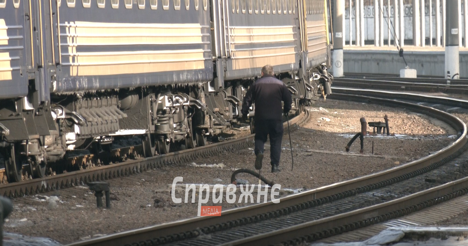 Як пасажири залізниці дістаються Запоріжжя – репортаж з Дніпра