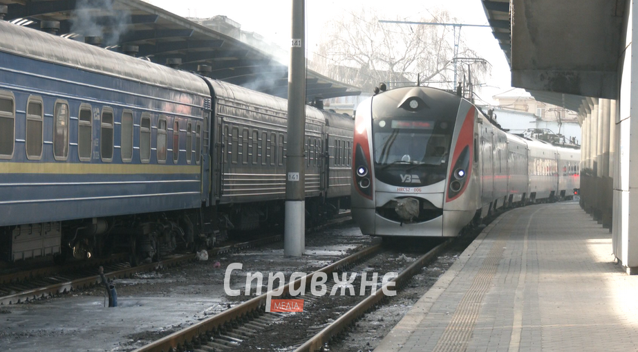 Як пасажири залізниці дістаються Запоріжжя – репортаж з Дніпра