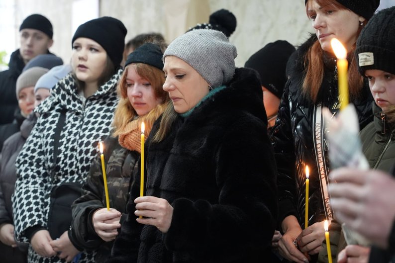 Прощание с юношей и юношей