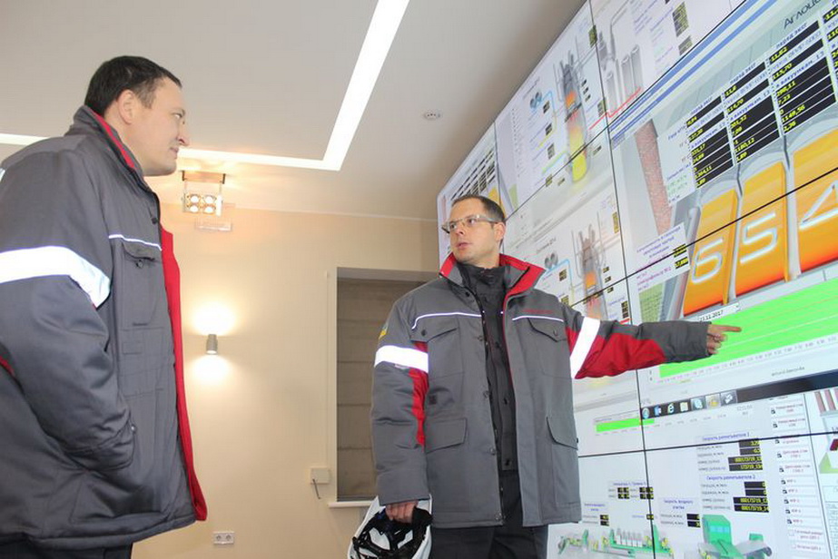 Ростислав Шурма принимает на меткомбинате "Запорожсталь" тогдашнего председателя ЗОДА Константина Брыля. Фото: zoda.gov.ua