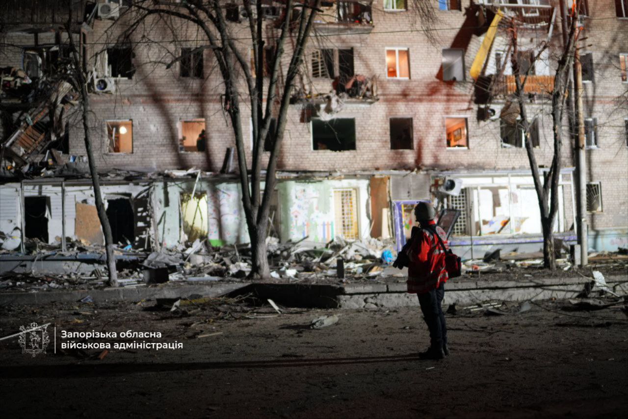 Черговий удар ворога пошкодив багатоповерхівку в Запоріжжі 