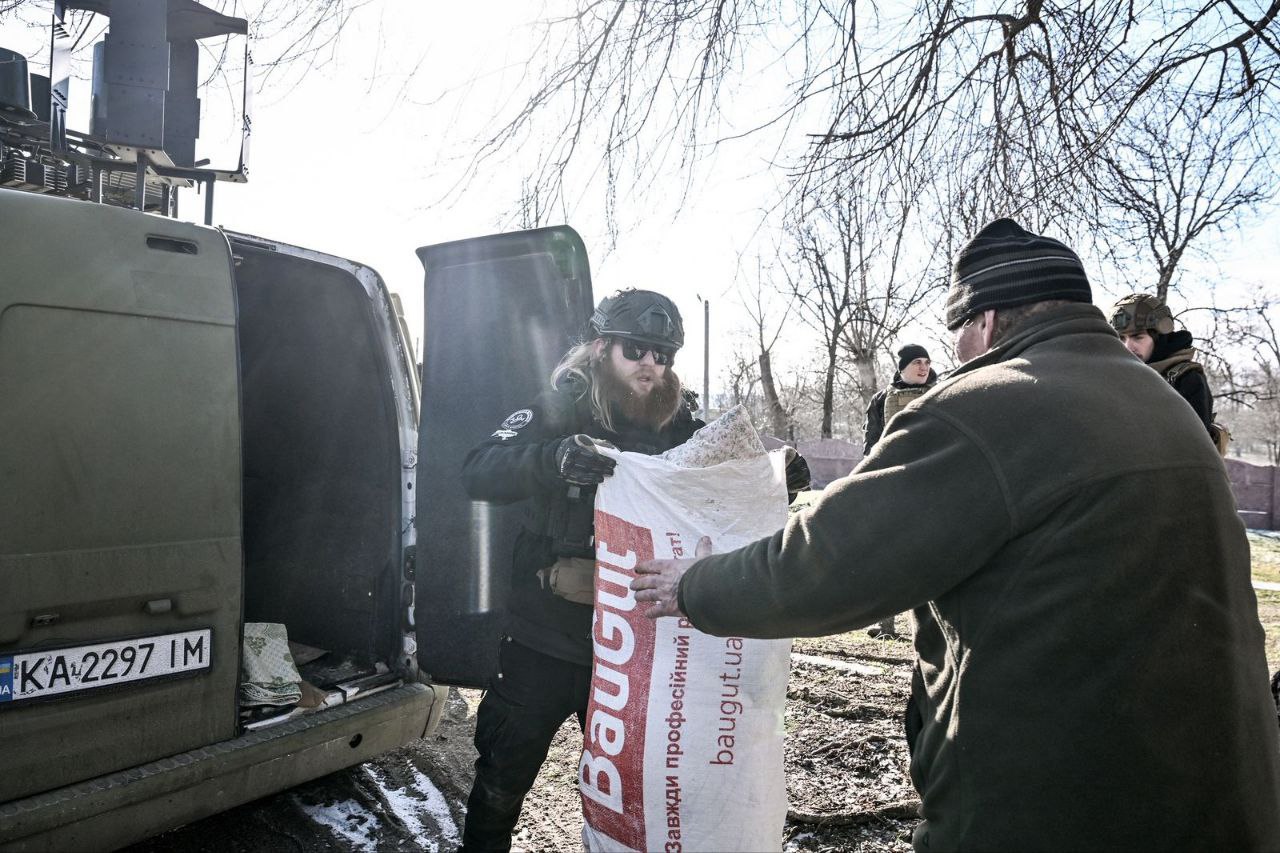 На Запоріжжі людей евакуюють броньованим бусом, який возив алмази