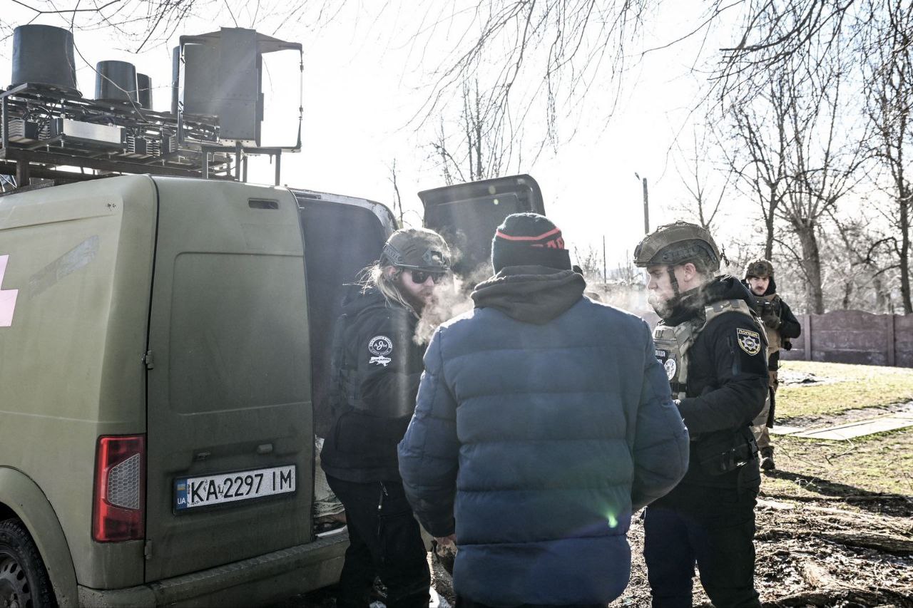 На Запоріжжі людей евакуюють броньованим бусом, який возив алмази