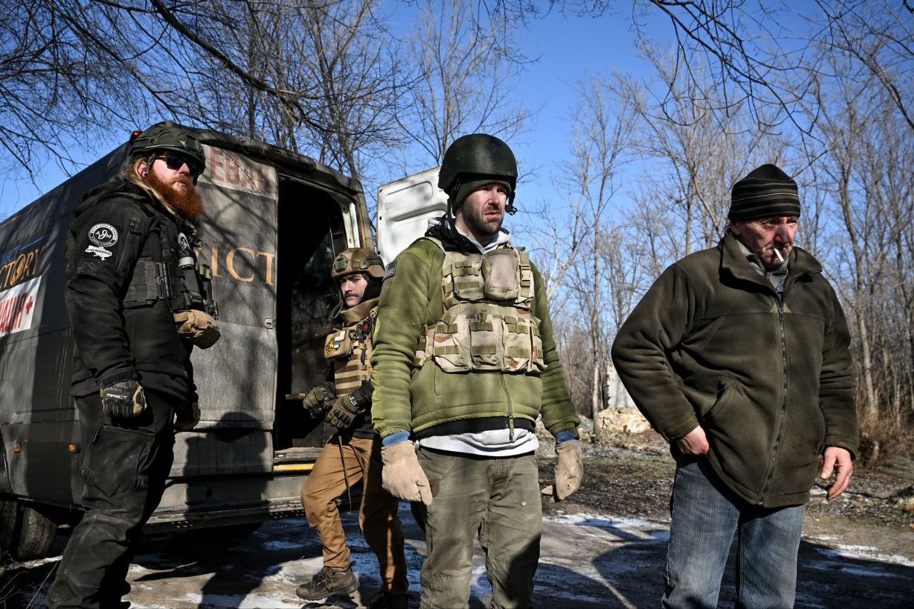 На Запоріжжі людей евакуюють броньованим бусом, який возив алмази