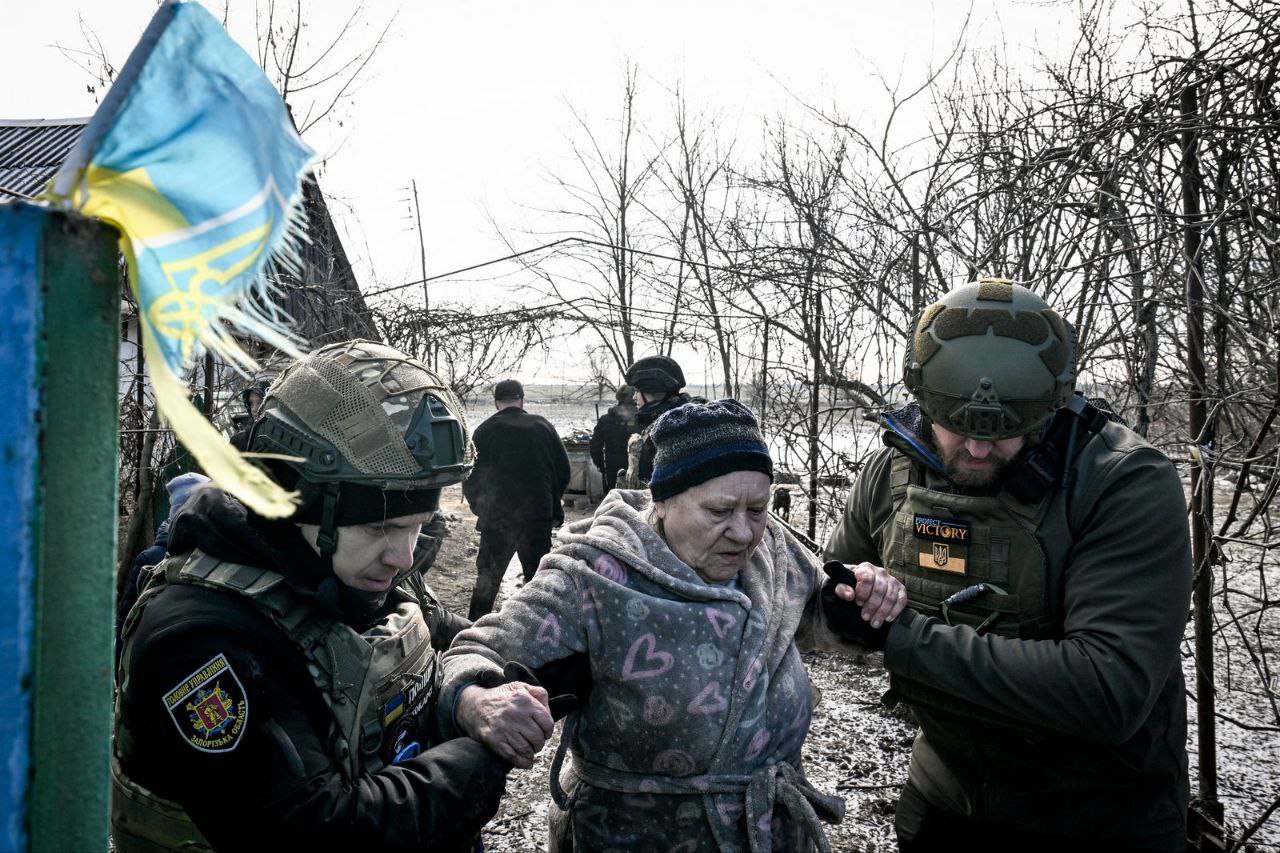 На Запоріжжі людей евакуюють броньованим бусом, який возив алмази