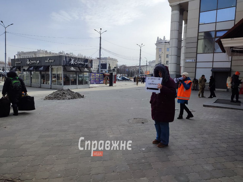 Як пасажири залізниці дістаються Запоріжжя – репортаж з Дніпра