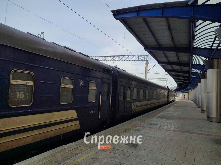 Як пасажири залізниці дістаються Запоріжжя – репортаж з Дніпра