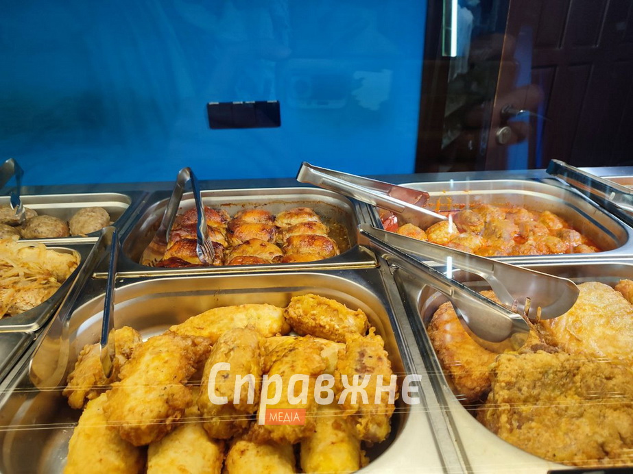 Она профессиональная юрист, он – инженер-строитель. После начала полномасштабной войны семья оставила бизнес и дом, но не идею работать для людей Потеряли бизнес в оккупации – запустили столовую в Запорожье