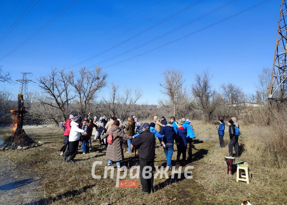 Запоріжці традиційно провели зиму спаленням опудала "путіна"