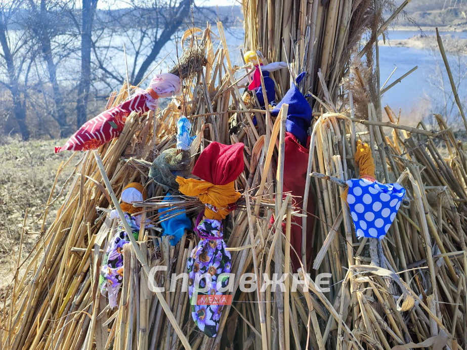 Запоріжці традиційно провели зиму спаленням опудала "путіна"