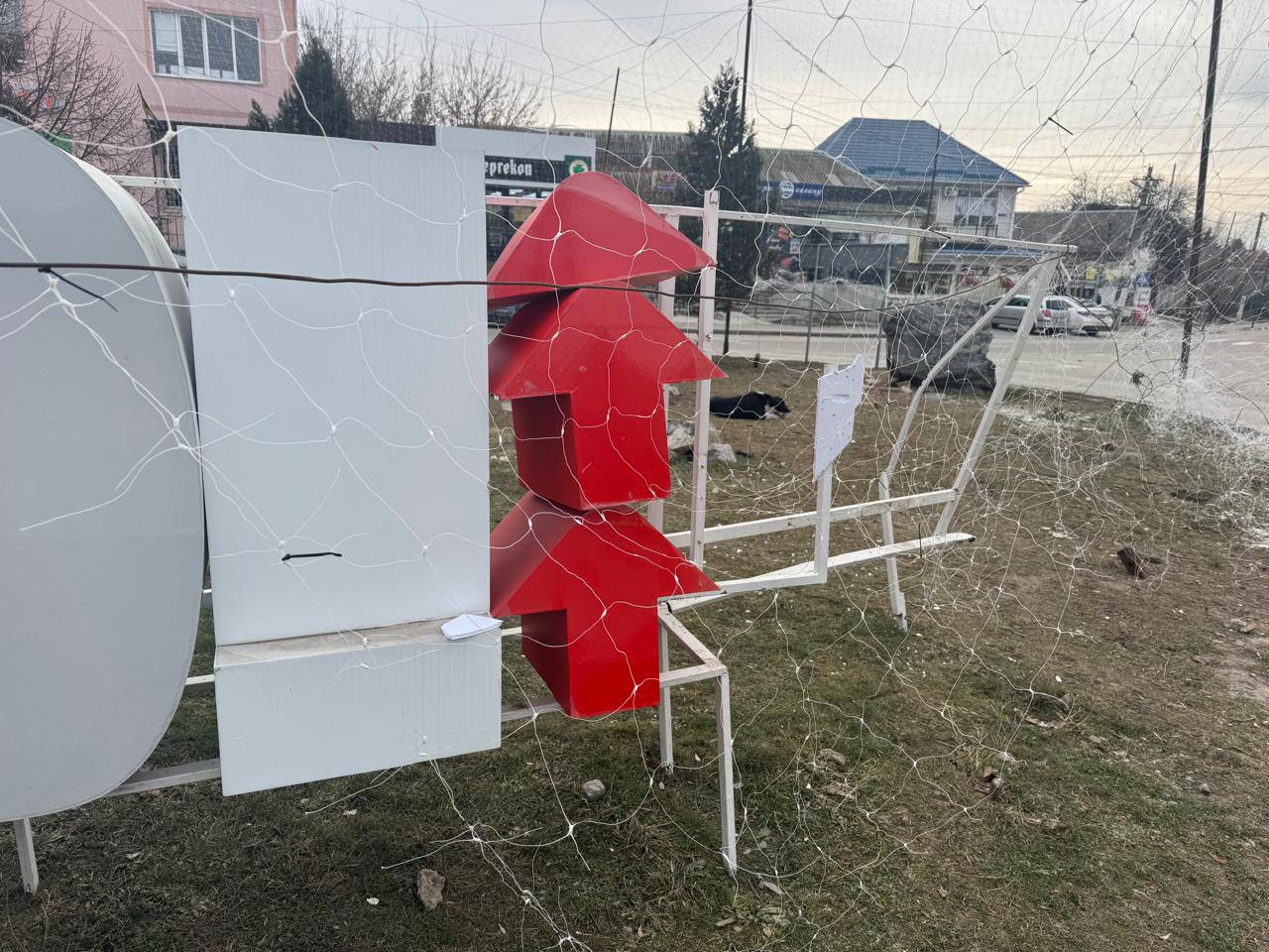 Потрощений арт-символ. Фото: t.me/kushugumrada 