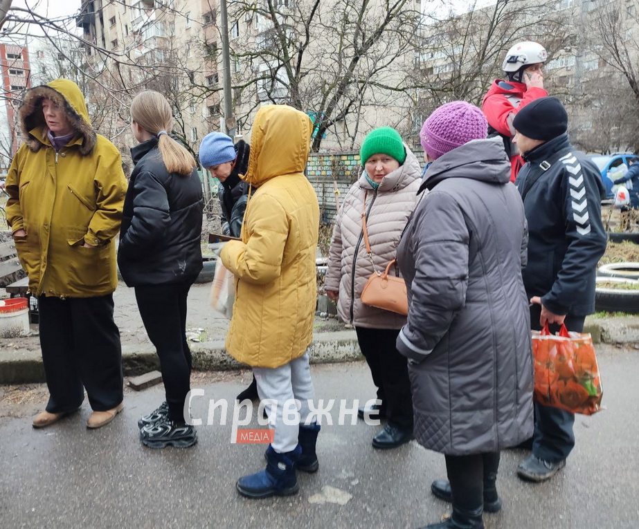 Черга за гуманітарною допомогою 