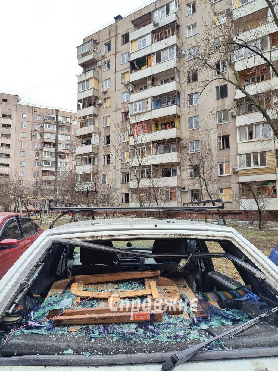 Двір постраждалої багатоповерхівки