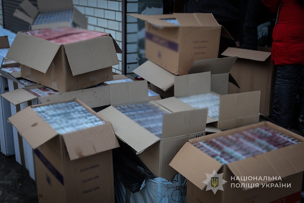 Тіньову тютюнову мережу "накрили" поліціянти в Запоріжжі Вилучення цигарок із незаконного продажу