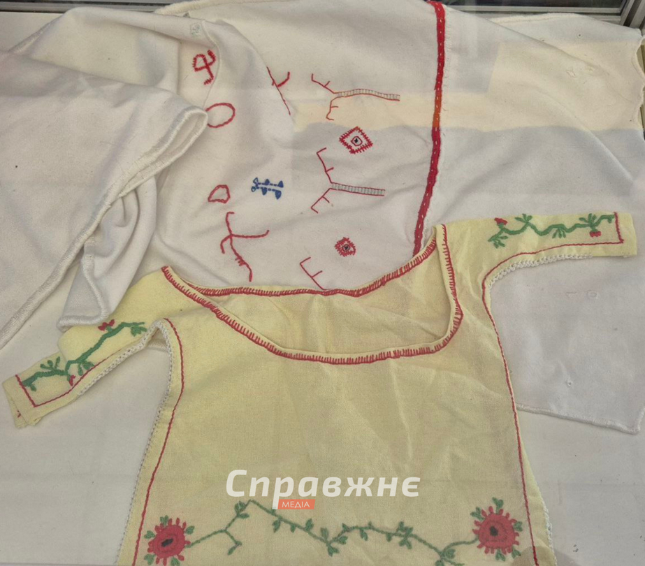 Створені та вишиті майстринею льоля і рушник