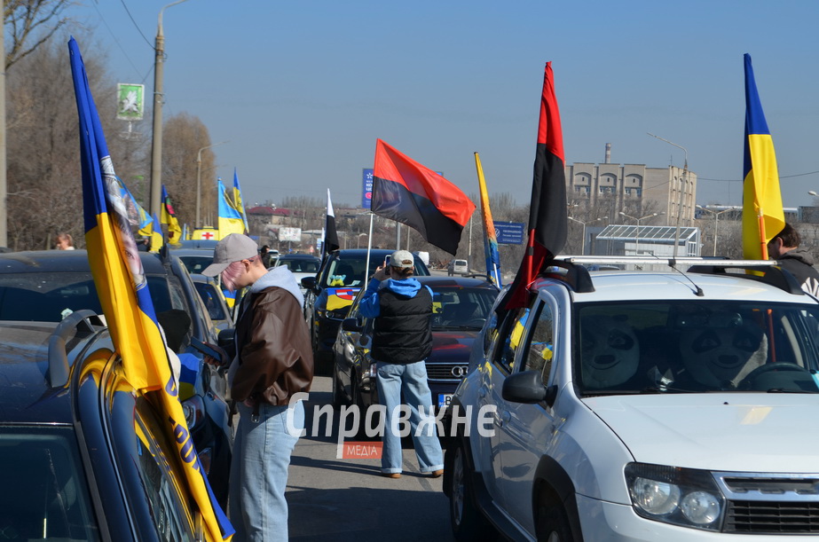 Автопробіг на підтримку полонених провели в Запоріжжі