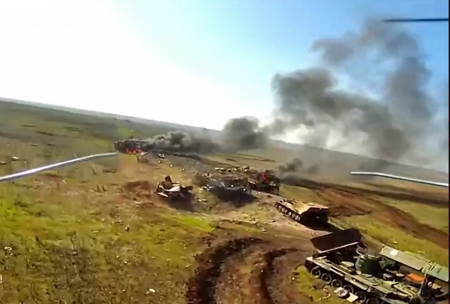 Российская техника догорает под ударами "Ронинов". Скриншот: facebook.com/118ombr