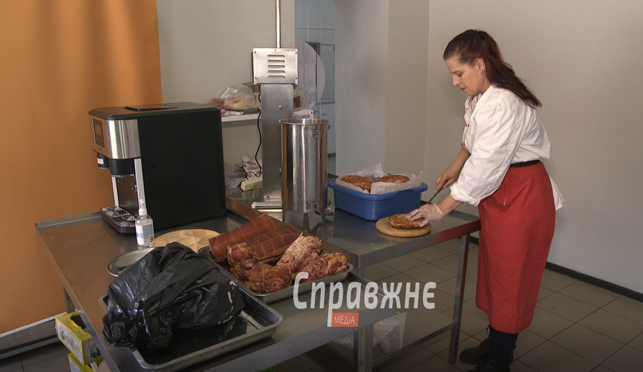 Юлия в своем цехе