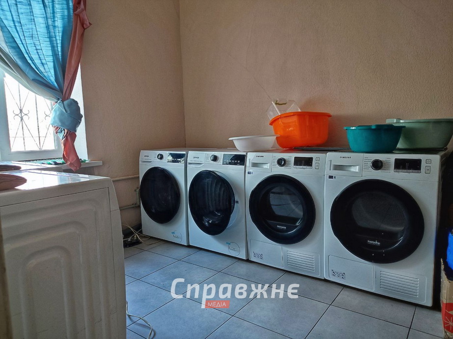 Комната со стиральными машинками