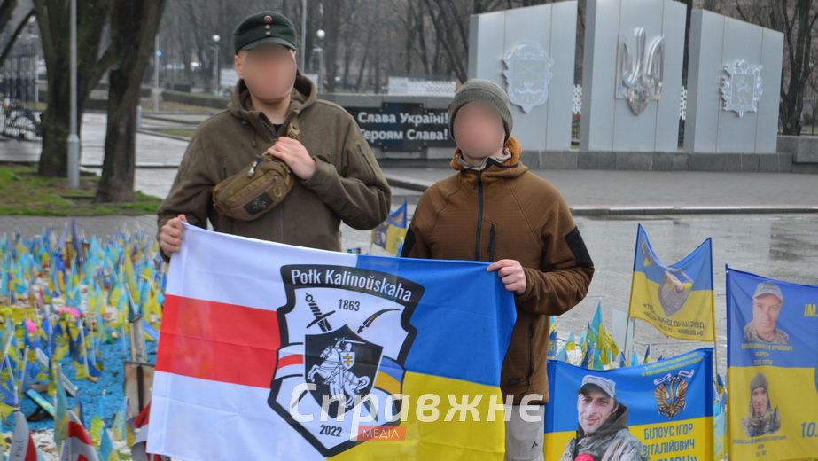 Бойцы на Аллее Славы