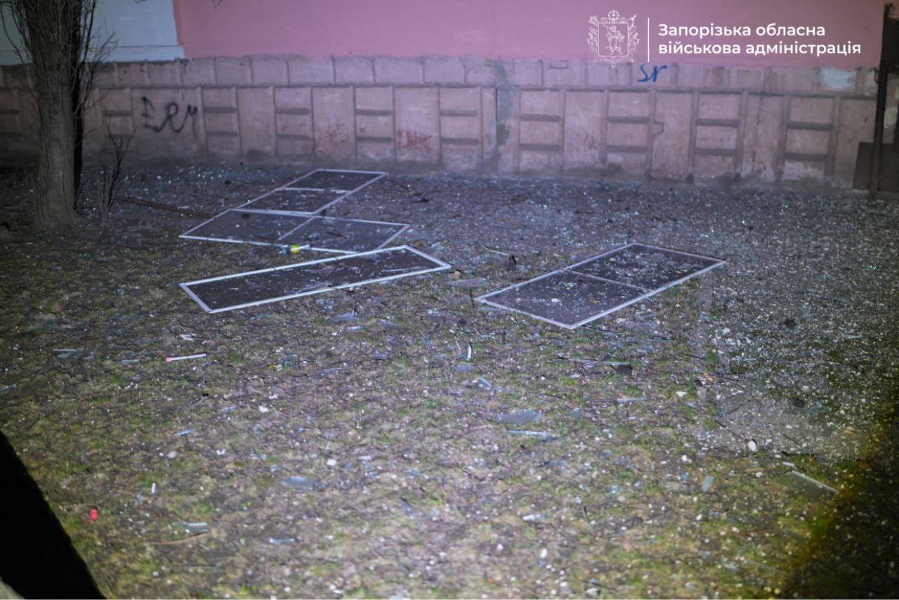Багатоповерхівка пошкоджена в Запоріжжі російським обстрілом
