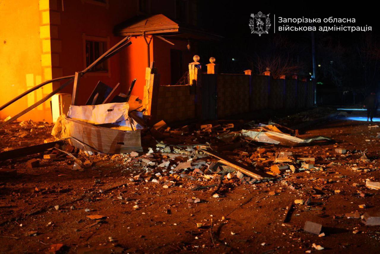 Є постраждалі: приватний сектор Запоріжжя палав після дронової атаки