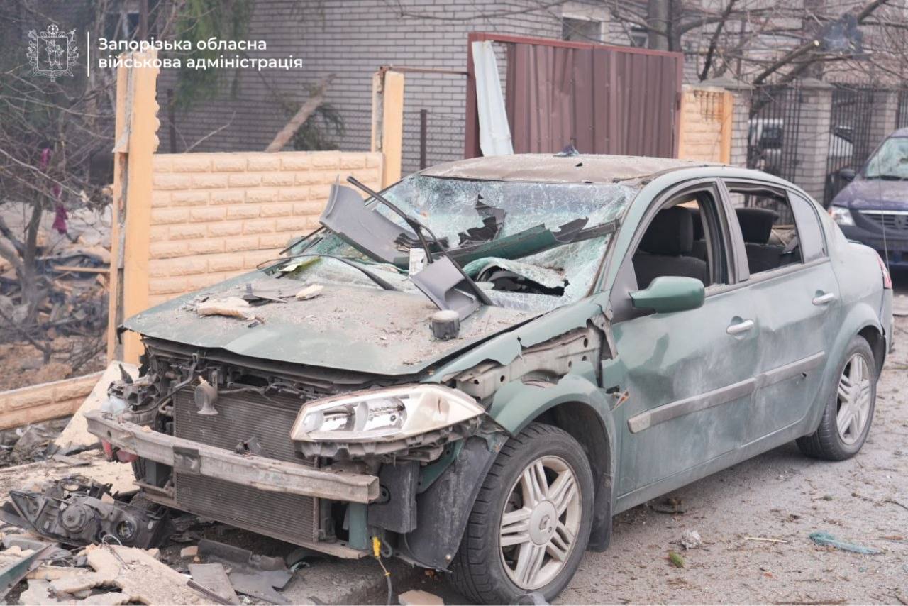 Раненые дети, погибли взрослые: оккупанты разбили дом в Запорожье