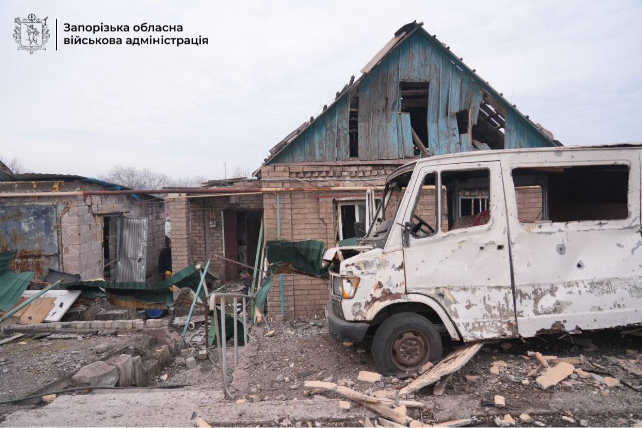 Раненые дети, погибли взрослые: оккупанты разбили дом в Запорожье