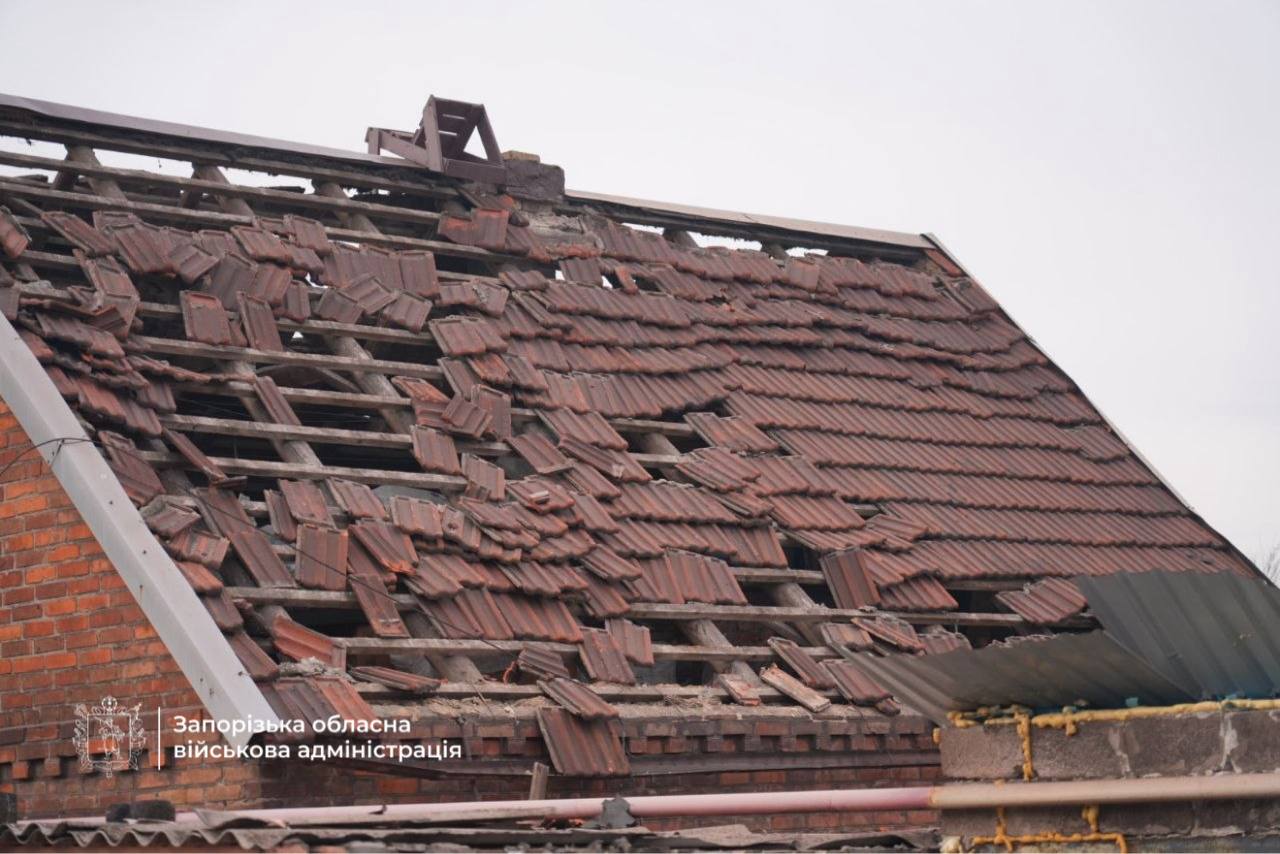 Раненые дети, погибли взрослые: оккупанты разбили дом в Запорожье