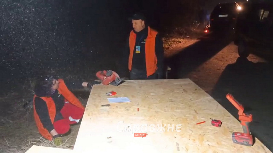 На місці працюють комунальники