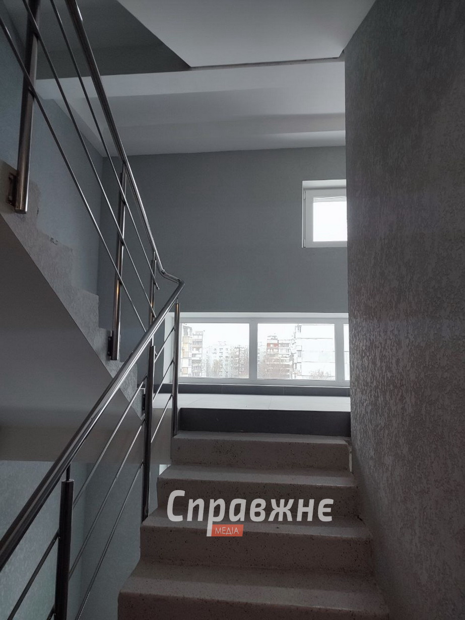 Отстроенный подъезд многоэтажки