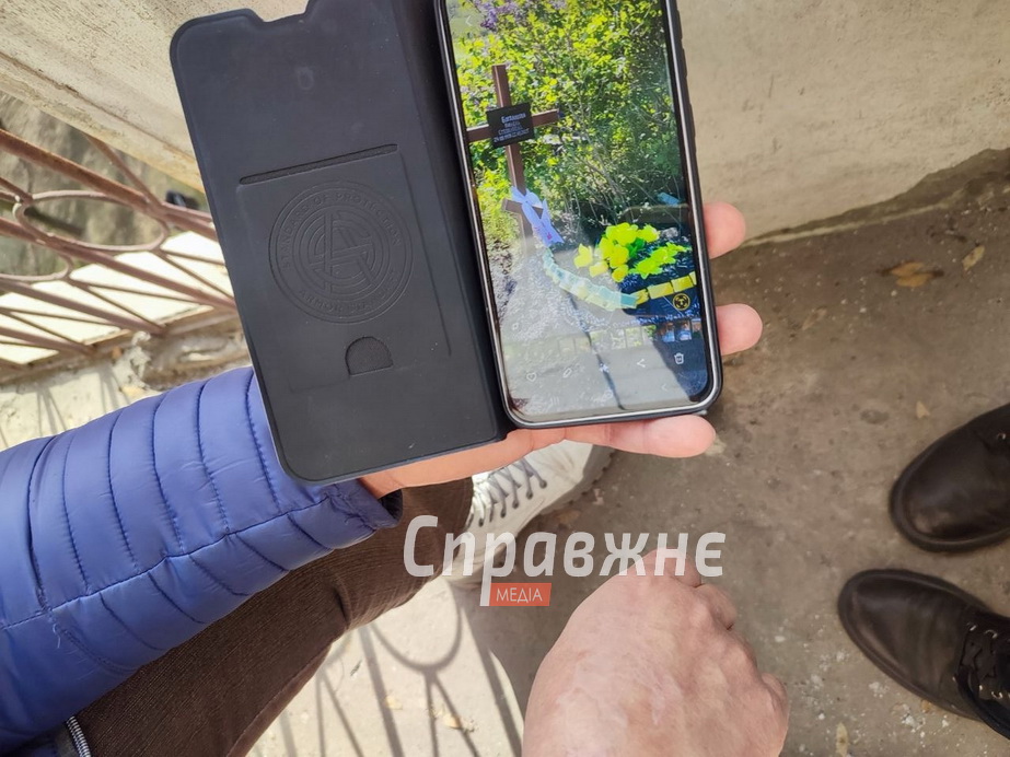 Могила мами