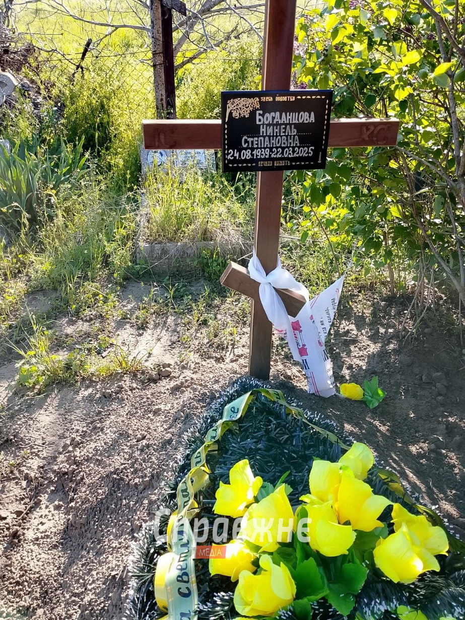 Могила мами