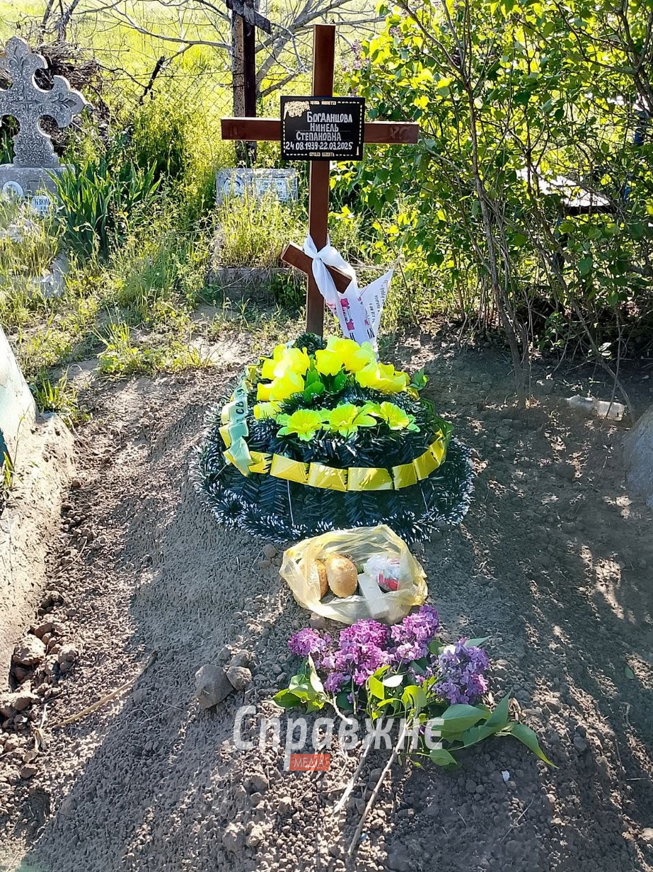 Могила мами