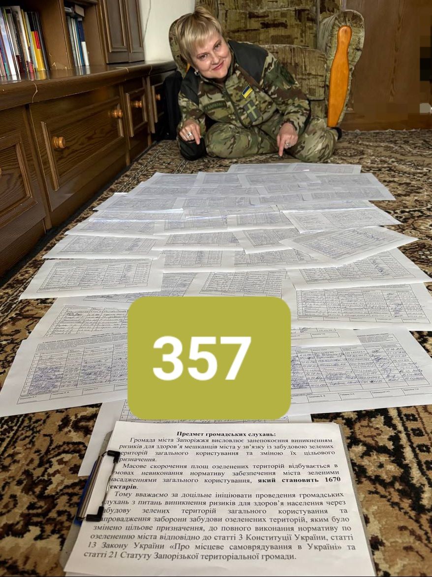 Тетяна Ярмохіна з підписними листами. Фото: facebook.com/tat.ana.armohina