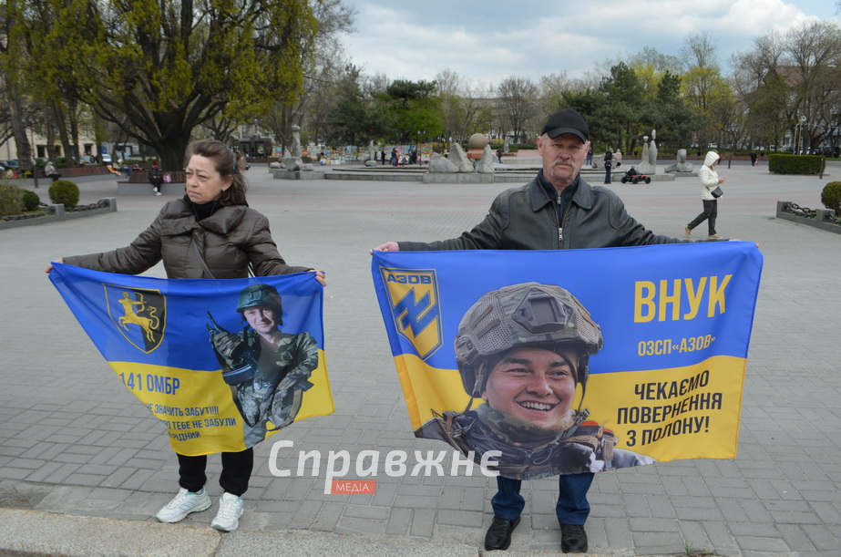 Паралельно з обміном у Запоріжжі відбулася акція-нагадування про бранців