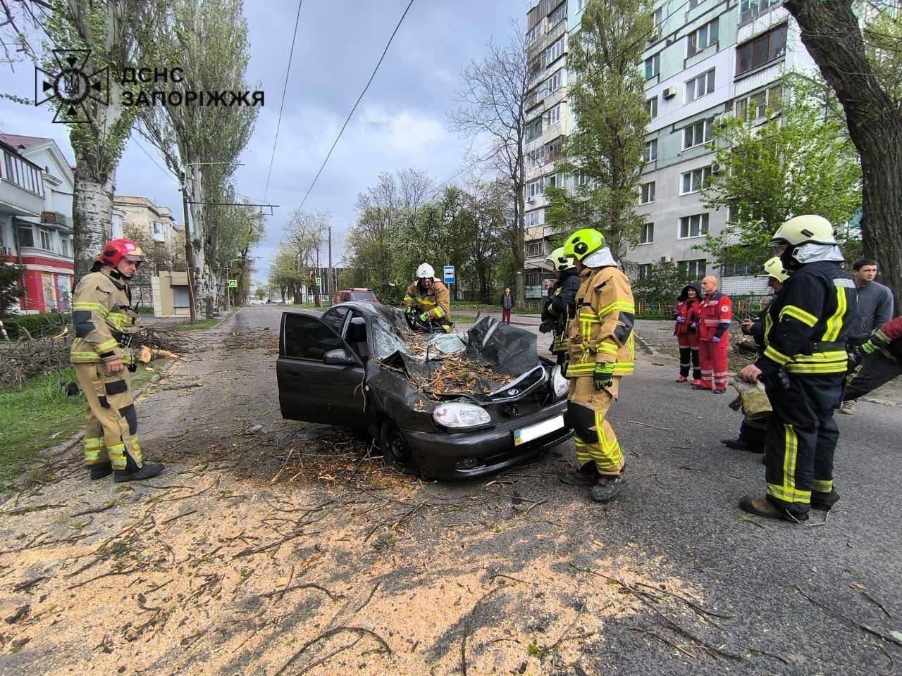 Негода вбила 39-річного чоловіка в Запоріжжі