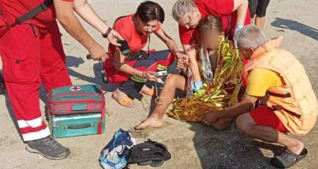 "Скорая" забрала с пляжа: в Запорожье спасли 15-летнего парня