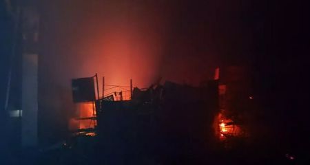 ТЦ и хозпостройки пылали из-за вражеских обстрелов на Запорожье