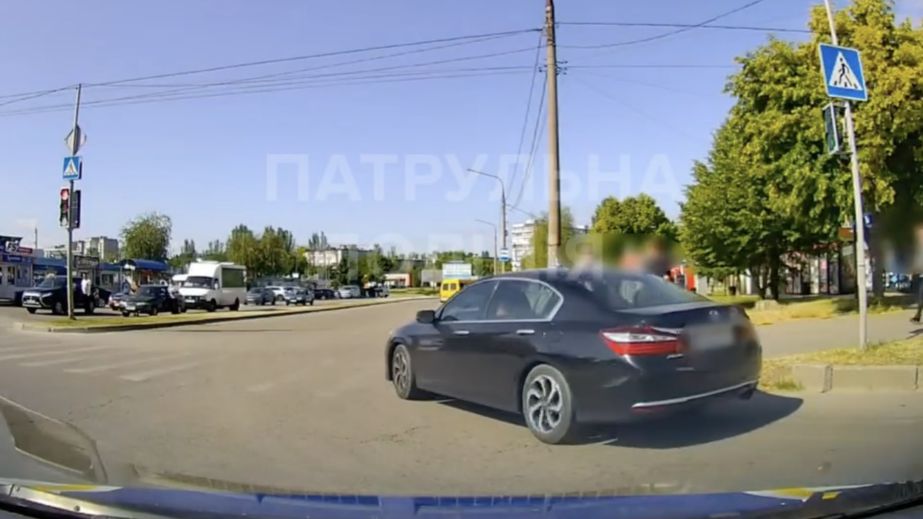 За ігнорування хвилини мовчання покарали водія у Запоріжжі
