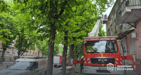Поврежденные многоэтажки в двух районах &ndash; последствия утреннего обстрела Запорожья