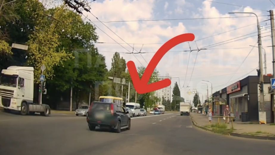Водительницу в Запорожье наказали за игнорирование минуты молчания