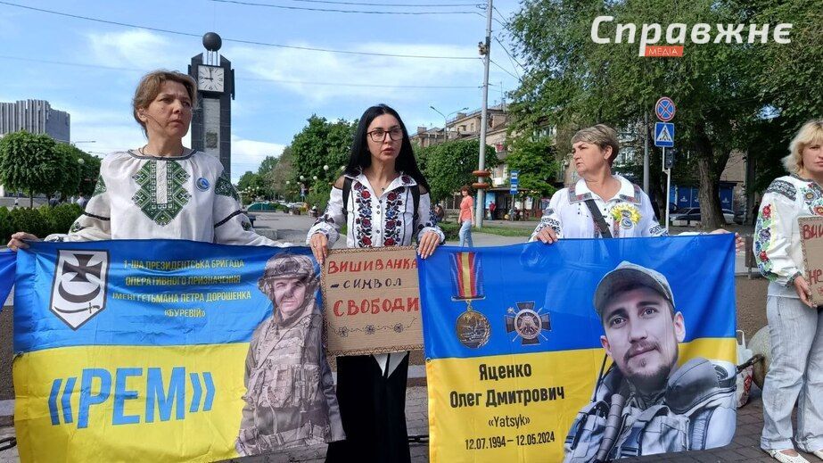 "Поки ми пам'ятаємо &ndash; вони живі": акція пам&rsquo;яті відбулася в Запоріжжі у День вишиванки