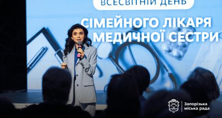 Нагороди й подяки: як у Запоріжжі вітали лікарів і медсестер