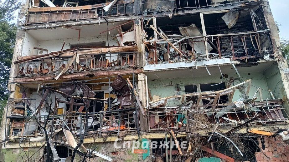 Ракетний обстріл пошкодив багатоповерхівки у спальному районі Запоріжжя