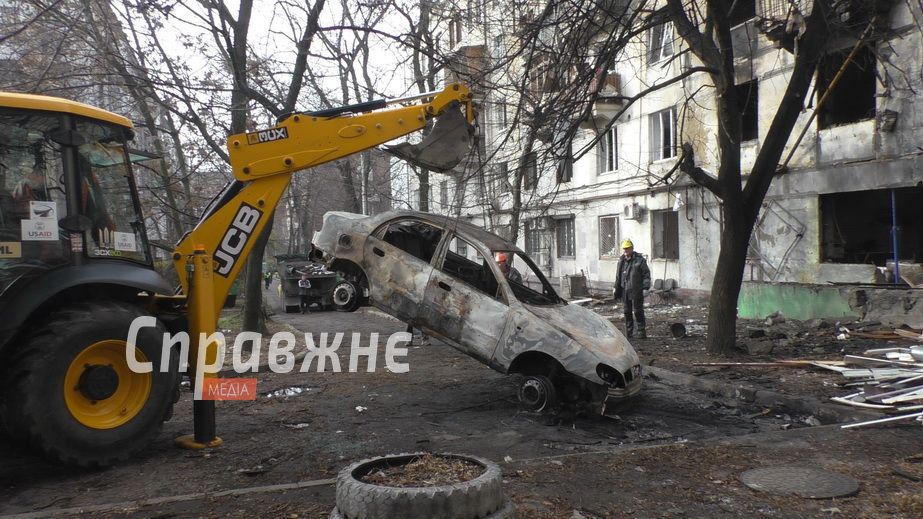 Спас коридор, в квартире торчат осколки в стене, – запорожцы об атаке