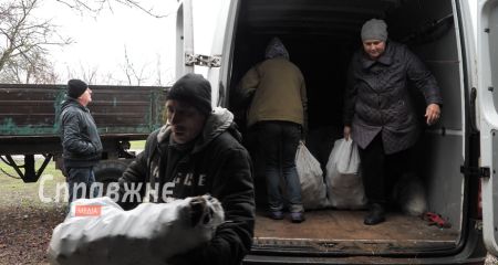 "Не ховаємося – на бога надія": як 46 людей зимують поза цивілізацією на Запоріжжі